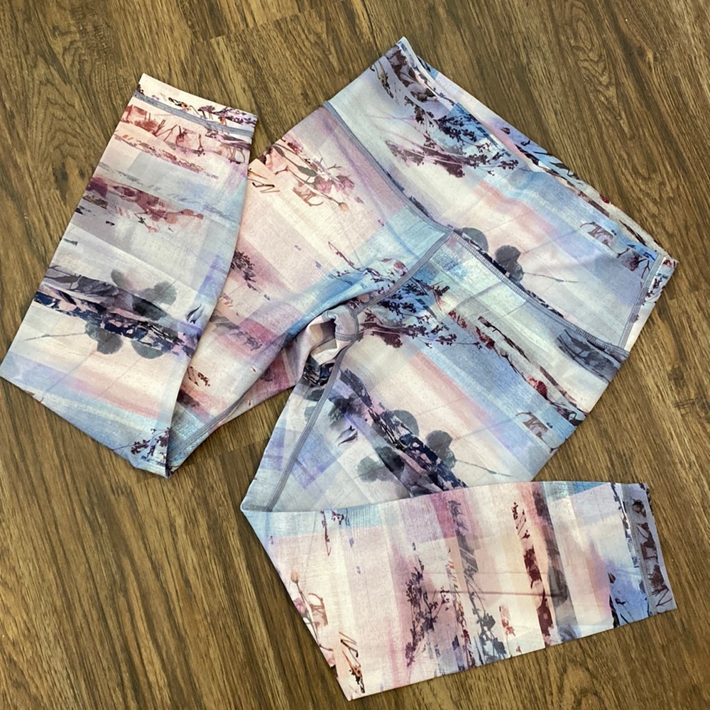 LULULEMON LEGGINGS - size 10